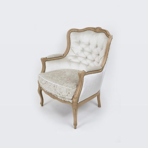 fotel tapicerowany z drewnem w stylu klasycznym