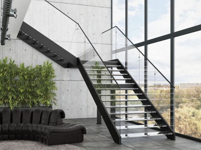 Drewno, metal, a może szkło? Jakim materiałem wykończyć schody?
